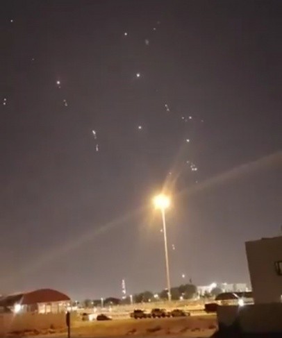 صور : عملية "بشائر الفتح".. إيران تهاجم أهدافا أميركية في الخليج العربي