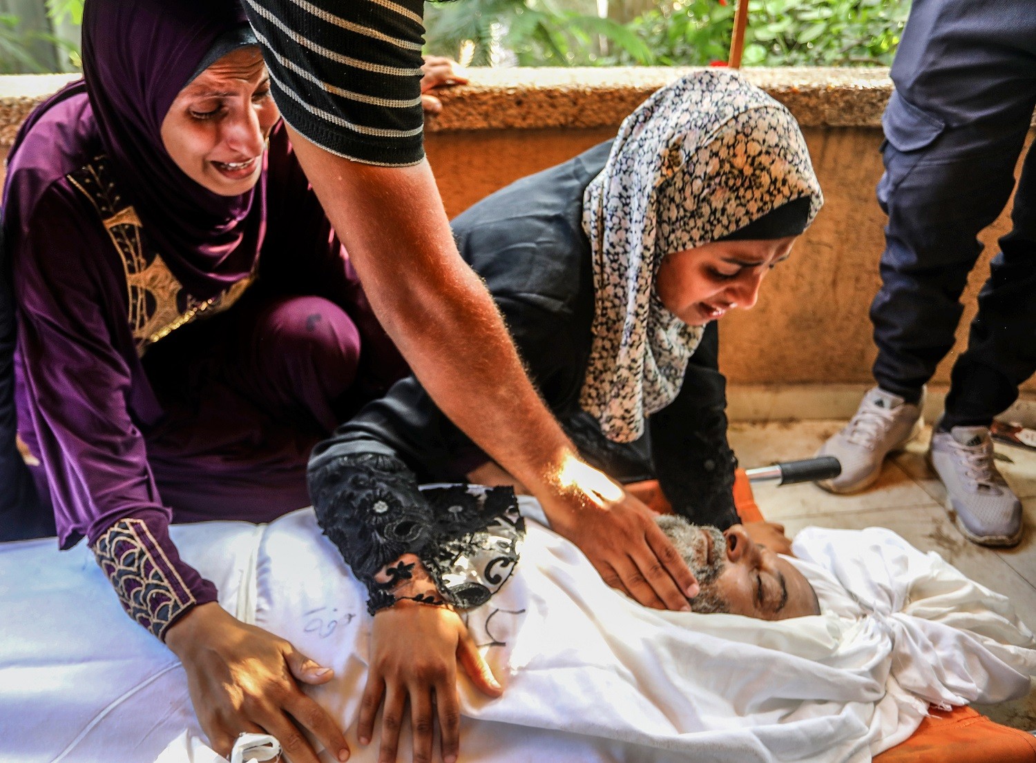 شهداء وجرحى في استهداف الاحتلال "المجوعين" وسط قطاع غزة