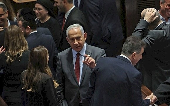 نتنياهو يُعلن إحراز تقدّم بعد اجتماع مع إدلشتاين: "أغودات يسرائيل" يدعم حلّ الكنيست