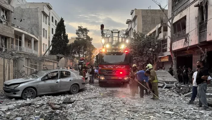 تصعيد خطير.. الجيش الإسرائيلي يقصف مفاعل آراك ومنشأة نطنز النووية في إيران