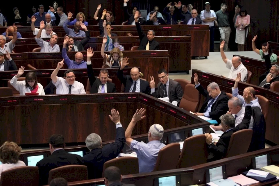 ما الذي قد يحدث خلال التصويت على حل الكنيست الإسرائيلي؟