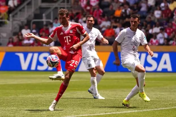 بايرن ميونخ يستعرض عضلاته بمهرجان أهداف في أوكلاند