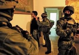 الاحتلال يعتقل شابا من بيرزيت ويداهم عدة قرى في محافظة رام الله