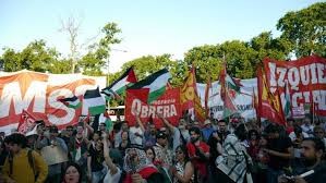 تظاهرة حاشدة في بوينس آيرس تندد بالإبادة الجماعية في غزة وتدعو لقطع العلاقات مع إسرائيل