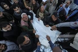 ثلاثة شهداء ومصابون برصاص وقصف الاحتلال شمال وجنوب قطاع غزة