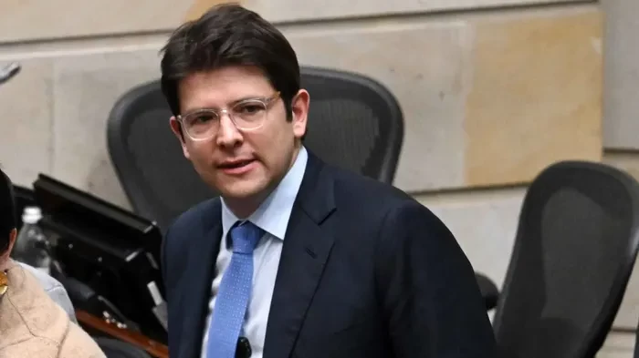 كولومبيا.. محاولة اغتيال المرشح الرئاسي ميجيل أوريبي