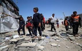 8 إصابات جراء استهداف الاحتلال منتظري المساعدات وسط قطاع غزة