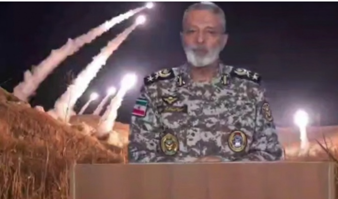 رئيس هيئة الأركان الإيرانية: على سكان تل ابيب وحيفا مغادرتهما فورا