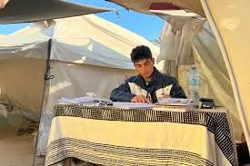 1500 طالب يتقدمون إلكترونيا لـ"توجيهي 2005" في غزة ضمن الدورة الاستكمالية الثالثة