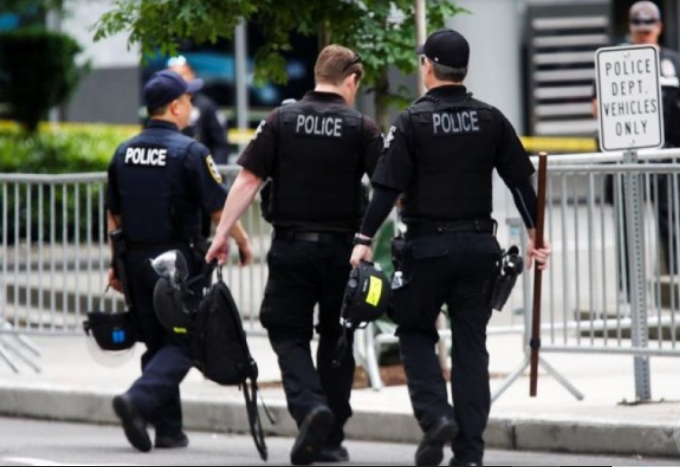 إصابة 11 شخصا بينهم 6 حالتهم حرجة بعملية طعن في ولاية ميشيغان