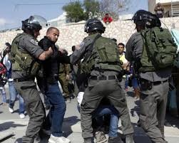 الاحتلال يعتقل ثلاثة شبان من عزون شرق قلقيلية