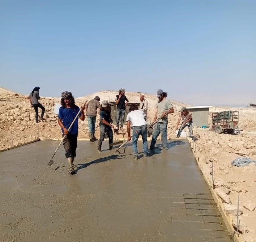 مستوطنون يشرعون بإقامة بؤرة استيطانية جديدة شمال أريحا