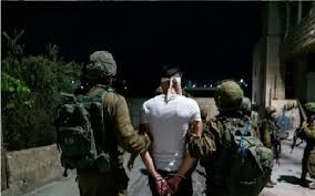 الاحتلال يعتقل مواطنين من محافظة الخليل