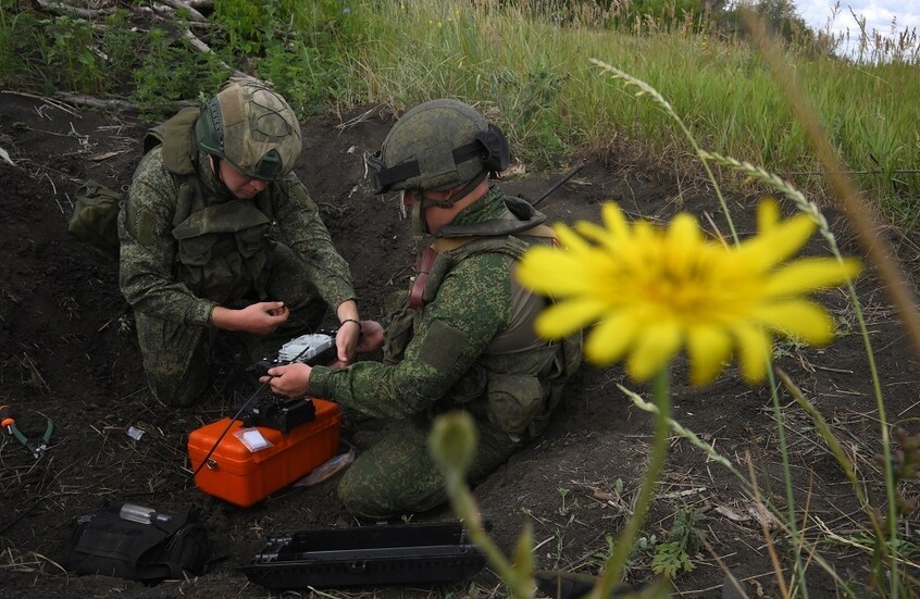 مدفيديف يُعقب على قرار ترامب بشأن زيادة إمداد كييف بالأسلحة