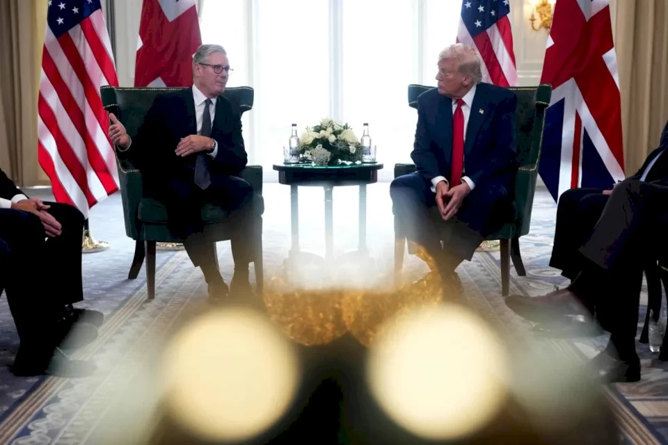 ترمب يرى مؤشرات «مجاعة حقيقية» في غزة... ويتفق مع ستارمر على ضرورة وقف النار