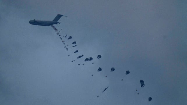 لإجبار سكانها على النزوح.. إسرائيل توقف إسقاط المساعدات على غزة