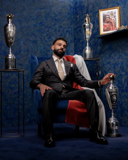 متوشحا بعلم مصر.. صورة لصلاح تشعل منصات التواصل الاجتماعي