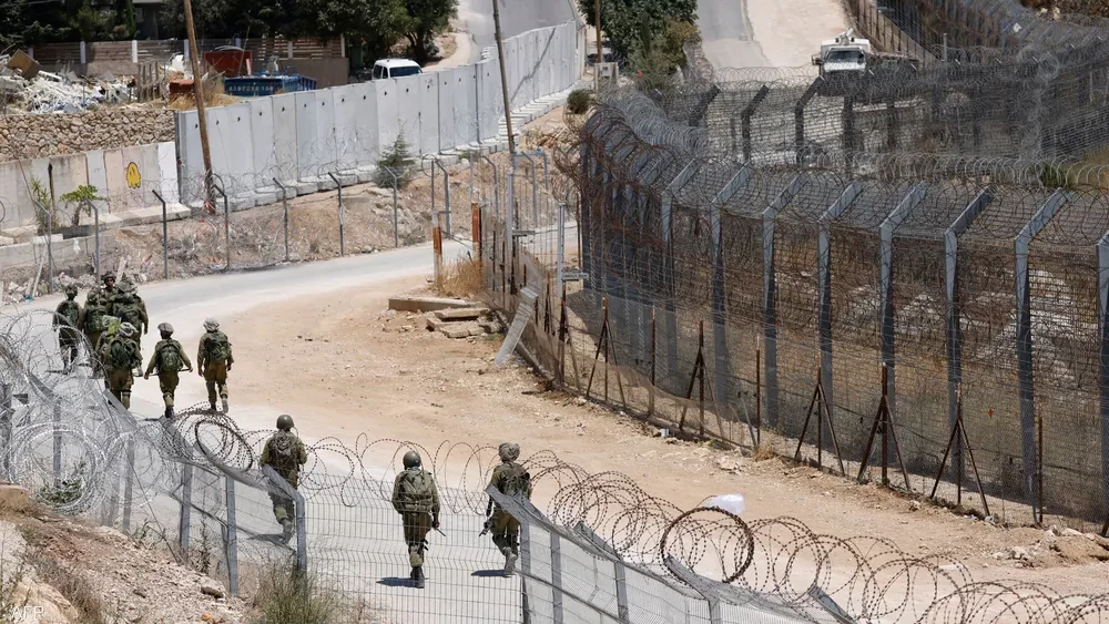 آليات الاحتلال تتوغل في ريف القنيطرة وتُداهم منازل المواطنين