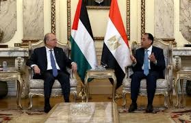 مصطفى يبحث مع نظيره المصري سبل وقف الحرب وإدارة غزة