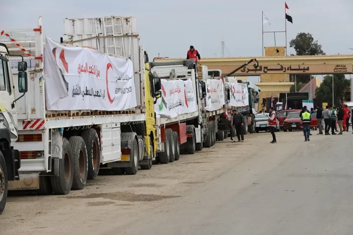 القافلة الـ17.. دخول 1450 شاحنة مساعدات إلى غزة منذ 27 يوليو الماضي