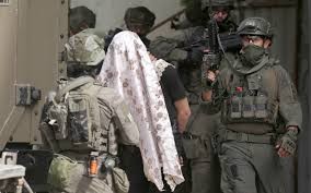 الاحتلال يعتقل ستة مواطنين بينهم ثلاث سيدات في طولكرم