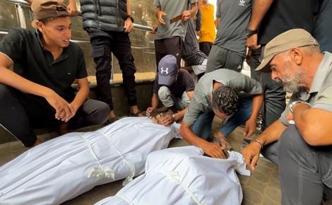 استشهاد عائلة مكونة من 8 أفراد في قصف الاحتلال حي الزيتون