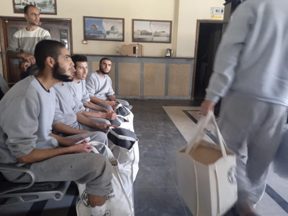 بالأسماء.. قوات الاحتلال تفرج عن 10 أسرى من قطاع غزة