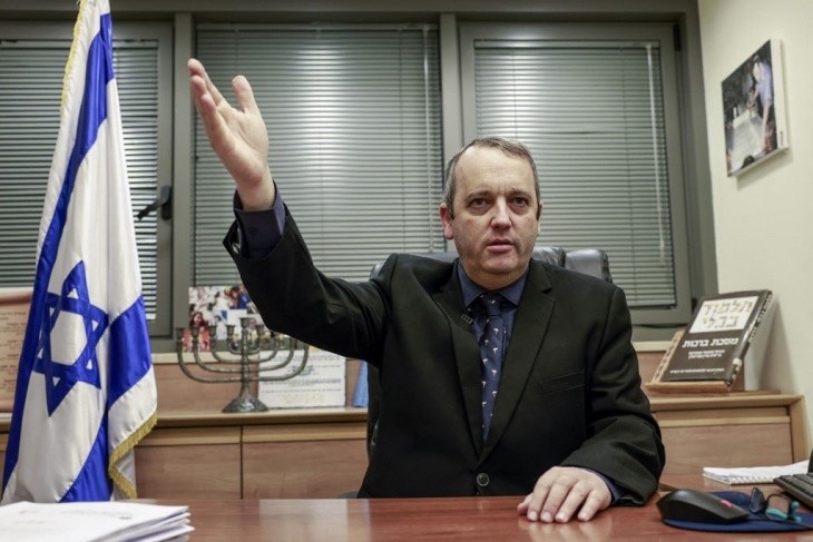 عضو كنيست من حزب العمل يدعو نتنياهو لإصدار أمر لسموتريتش بالإفراج عن أكثر من مليار شيكل من أموال السلطة