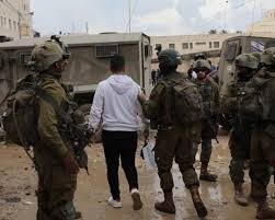 الاحتلال يعتقل مواطنين من نابلس