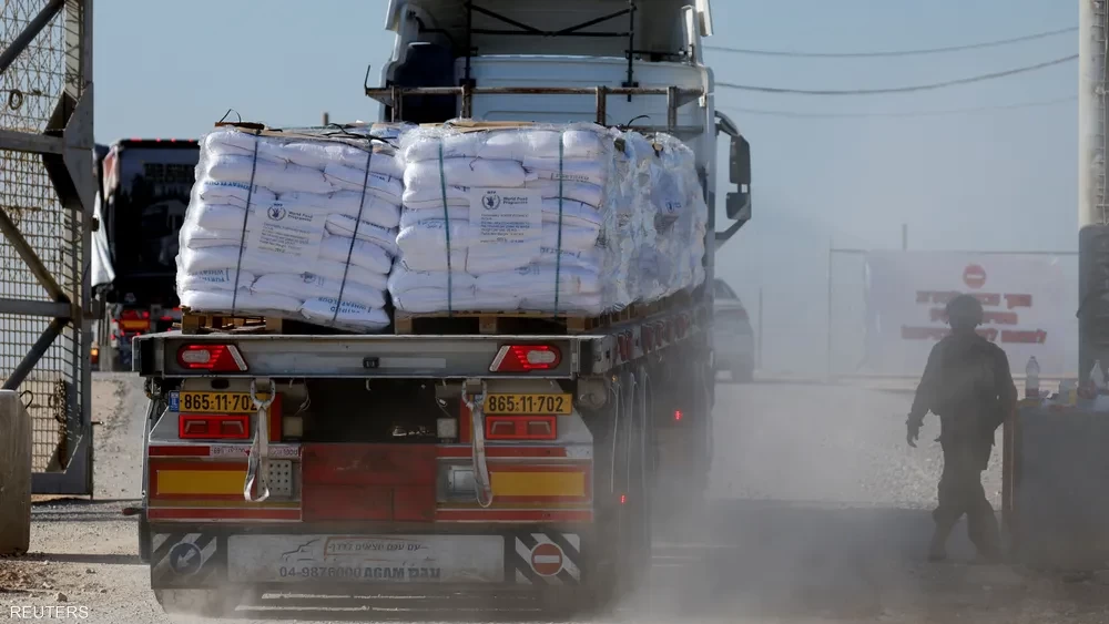 الاحتلال يُغلق معبر كرم أبو سالم ويمنع إدخال المساعدات إلى غزة