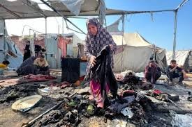 بالاسماء : 6 شهداء بقصف الاحتلال خيمة نازحين بدير البلح