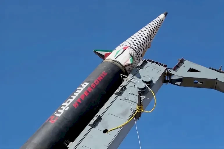 قناة عبرية: الحوثيون أطلقوا صاروخًا هو التاسع منذ اغتيال بعض قياداتها