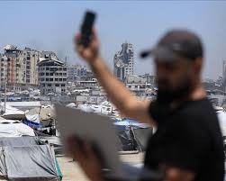 انقطاع الاتصالات يعزل 800 ألف فلسطيني في مدينة غزة