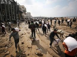 شهيد ومصابون من منتظري المساعدات برصاص الاحتلال وسط قطاع غزة