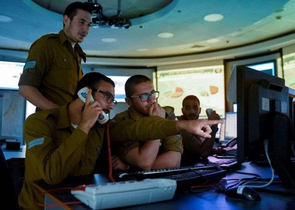 الأورومتوسطي: "إسرائيل" تبتز عائلات غزة وتُخيرها بين التعاون أو القتل