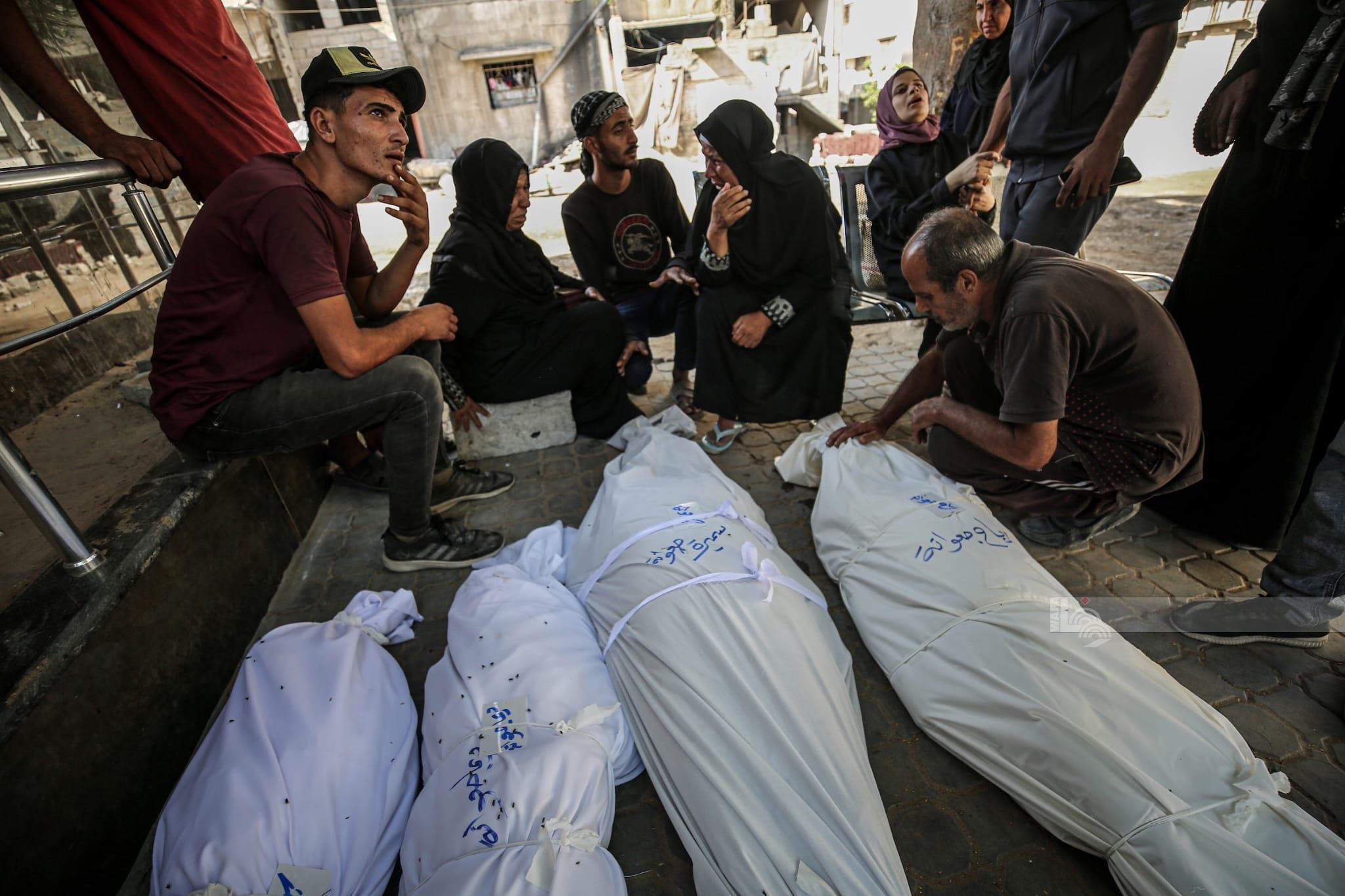 98 شهيدا في قطاع غزة منذ فجر اليوم بينهم 6 من منتظري المساعدات