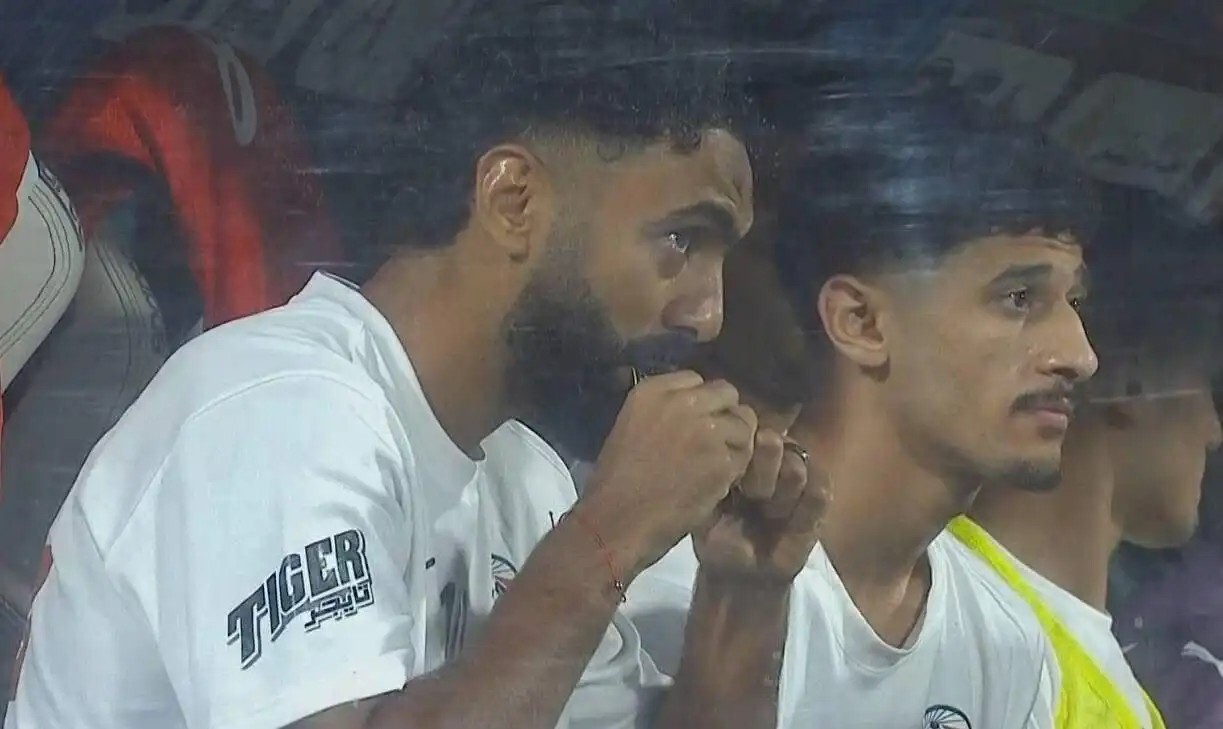 بمادة مجهولة.. حسين الشحات يثير الجدل في مباراة مصر وتونس