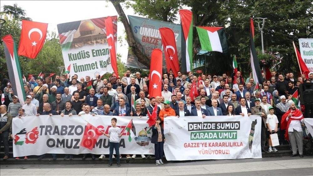"صمودنا إلى غزة".. مسيرة في طرابزون التركية لدعم أسطول الصمود