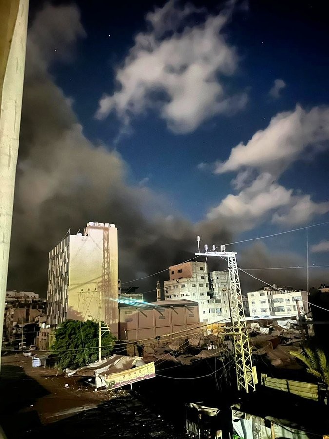 جيش الاحتلال يدمر برج السلام وسط مدينة غزة