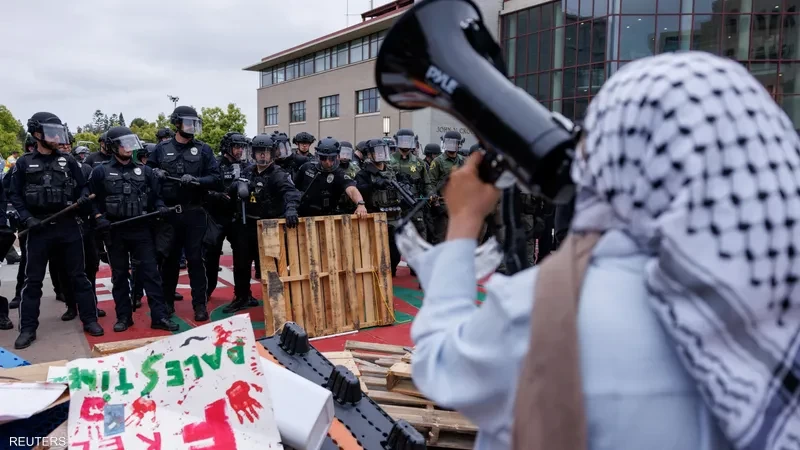 جامعة كاليفورنيا تُقدم معلومات عن أعضاء هيئة تدريس وطلاب إلى إدارة ترامب للتحقيق