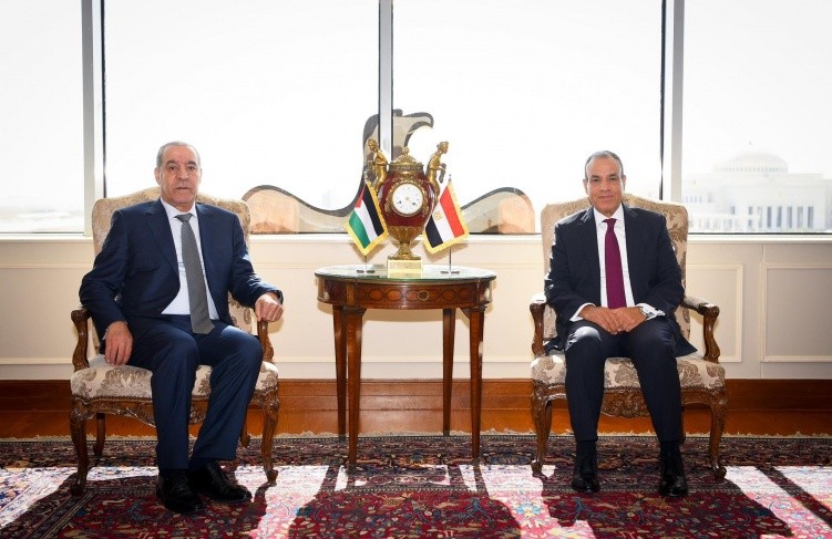 الشيخ يلتقي وزيري الخارجية والمخابرات المصريين ويبحث معهما مستجدات الأوضاع