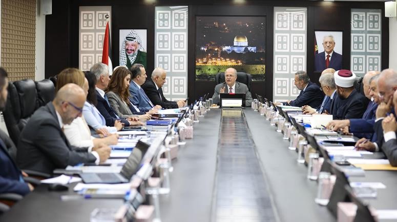 رئيس الوزراء يتسلم التقرير السنوي لأداء مجلس تنظيم قطاع المياه