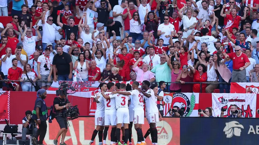 إشبيلية يضرب برشلونة برباعية ويهدي ريال مدريد صدارة "الليغا"