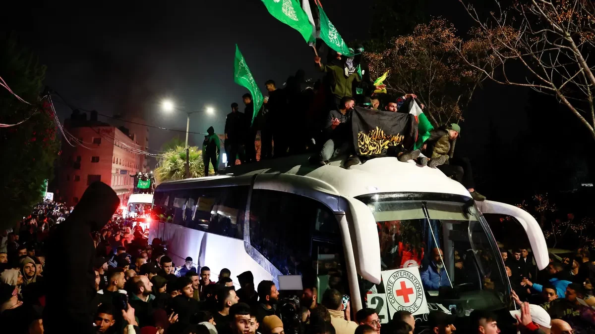 تقرير اسرائيلي: عسكريون يعارضون ترحيل الأسرى ويفضلون إبقاءهم بالضفة