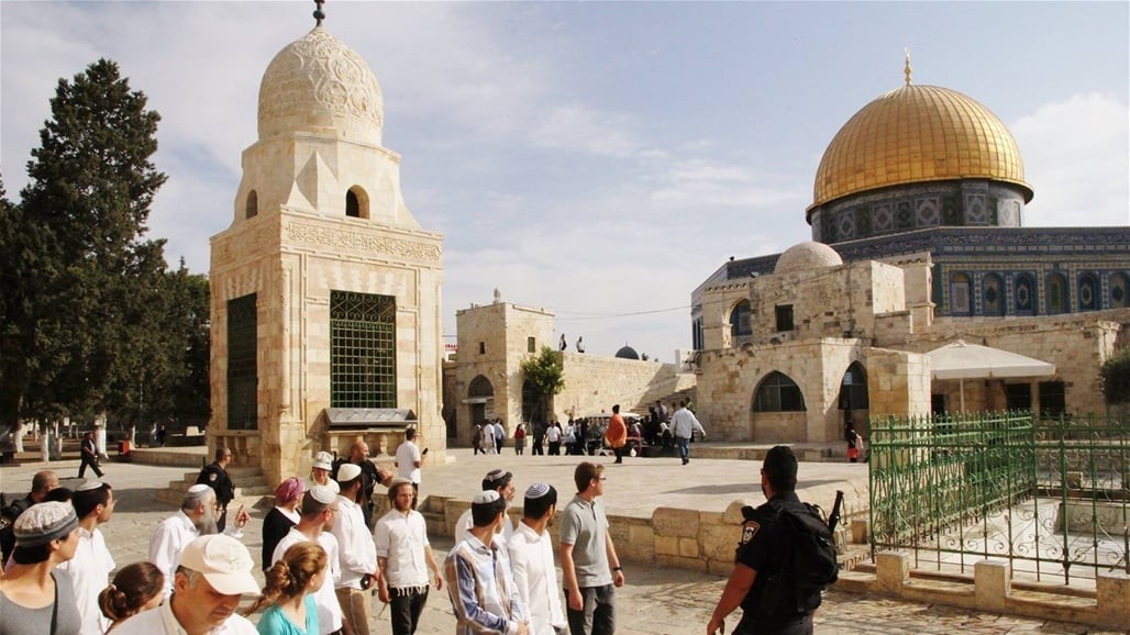 بذريعة الأعياد اليهودية: مستعمرون يقتحمون الأقصى والاحتلال يفرض إجراءات مشددة في القدس