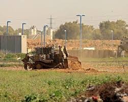 الاحتلال يجرف أراضي زراعية في مدينة الخليل وبلدة بيت أمر