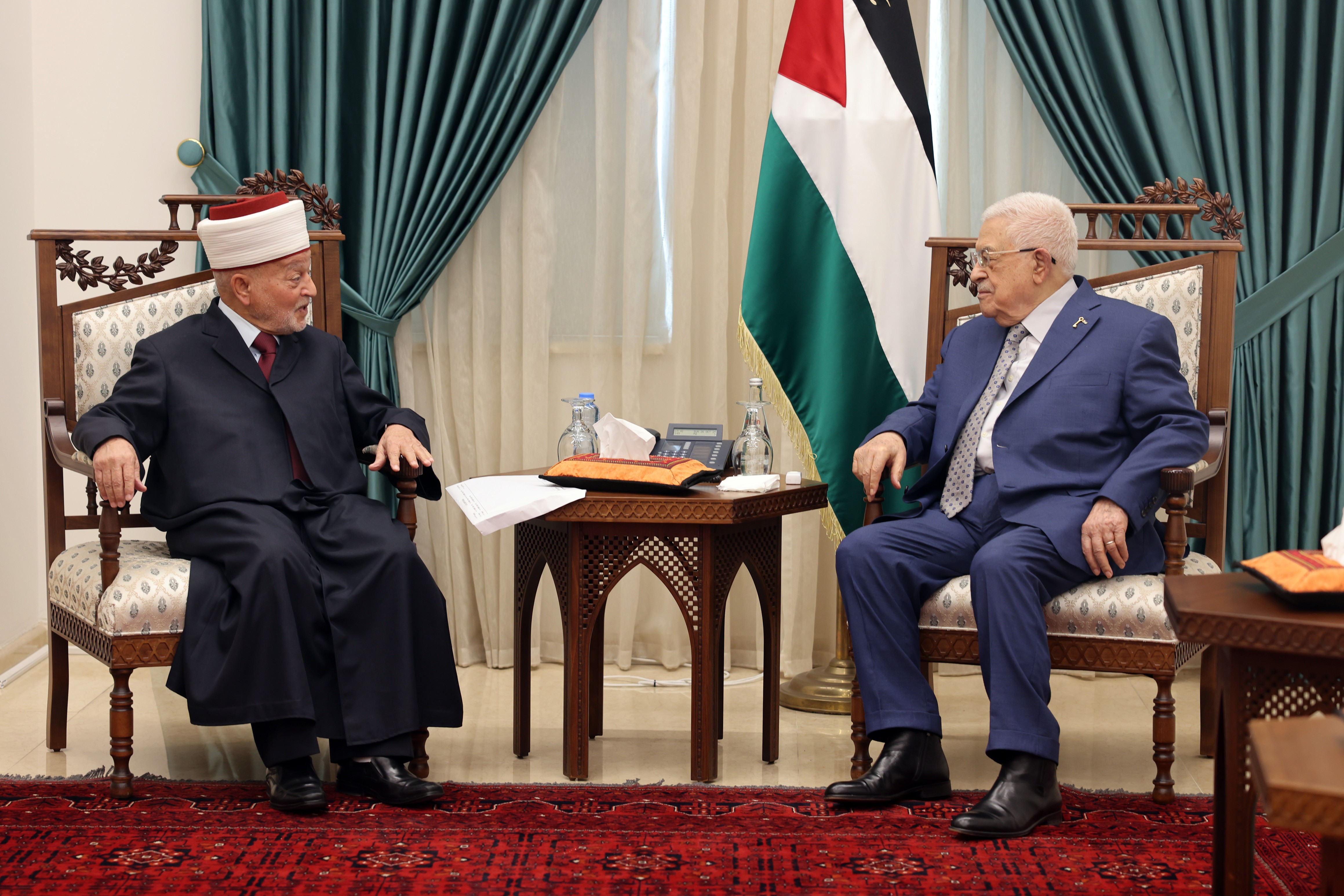 تفاصيل لقاء الرئيس عباس مع المفتي العام في رام الله