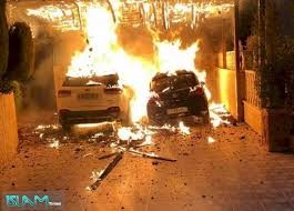 مستعمرون يضرمون النار في ثلاث مركبات خلال هجومهم على المغير