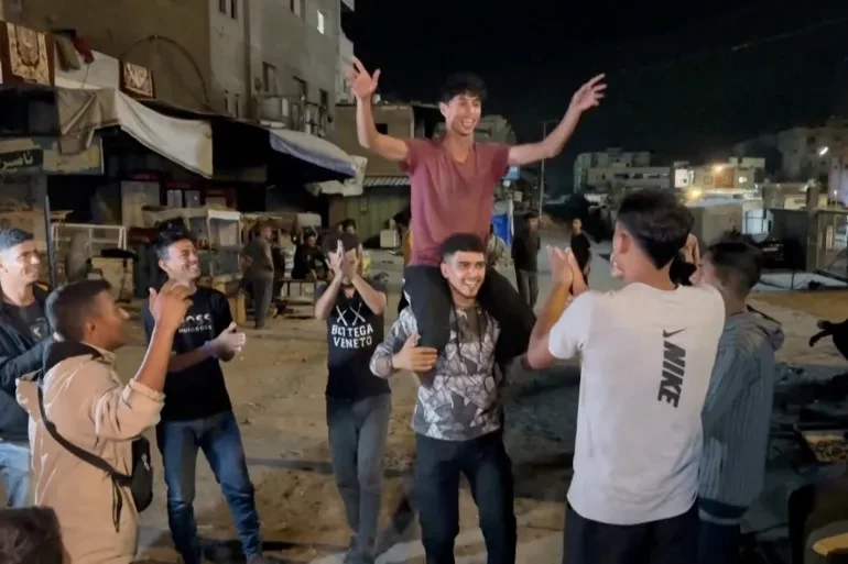 غزة تخرج من الرماد: احتفالات بوقف الحرب وفتح المعبر وانسحاب إسرائيل