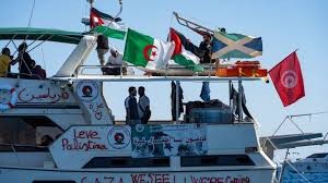 إسرائيل ترحل 137 ناشطا من المشاركين في أسطول الصمود إلى تركيا